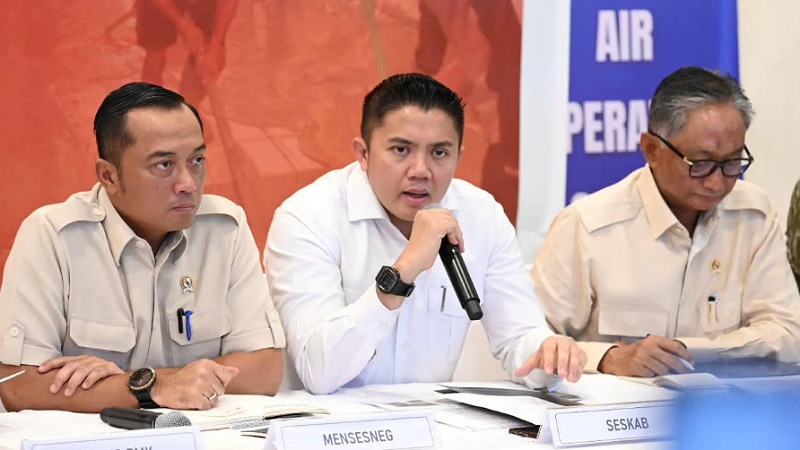 Seskab Teddy: Negara Hadir Sejak Hari Pertama Bencana, Puluhan Heli Dikerahkan Tanpa Sorotan Kamera!