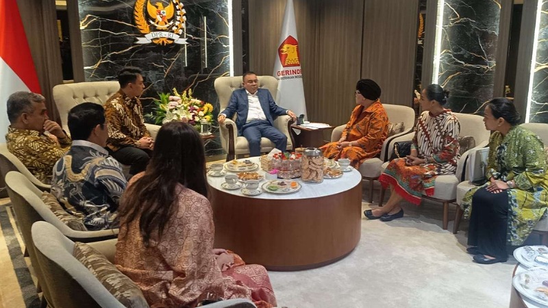 Wakil Ketua DPR RI Sufmi Dasco Ahmad saat menerima  Paku Buwono XIV Gusti Purbaya bersama keluarga besar Keraton Surakarta. - Humas DPR -