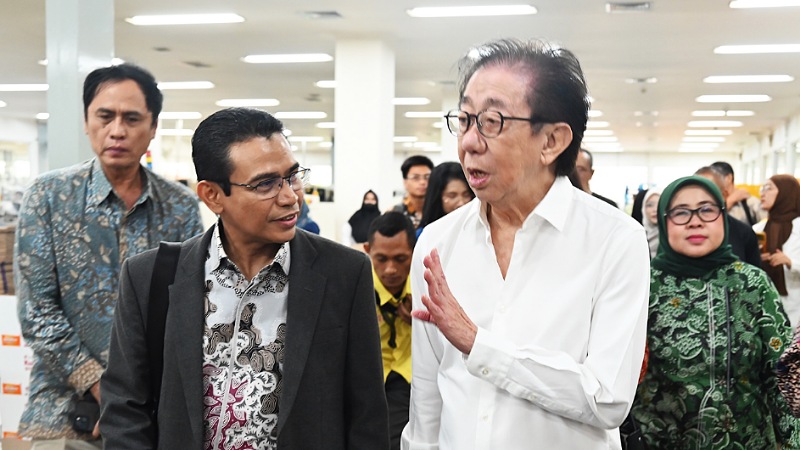 Anggota Komisi VII DPR RI Hendry Munief saat kunker ke PT Sido Muncul di Semarang. - Humas DPR -