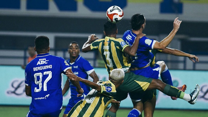 Menang Susah Payah PERSIB Kembali ke Puncak Klasemen usai Tundukan PSBS Biak 1-0