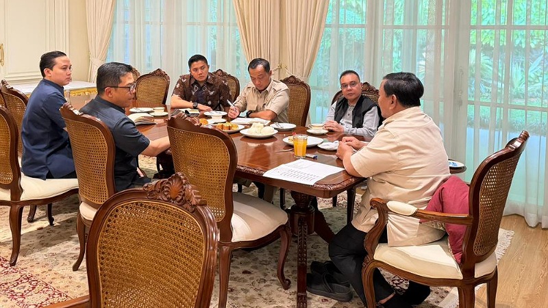 Prabowo Panggil Dasco! Bahas Pemulihan Bencana hingga Penugasan Awal Tahun!