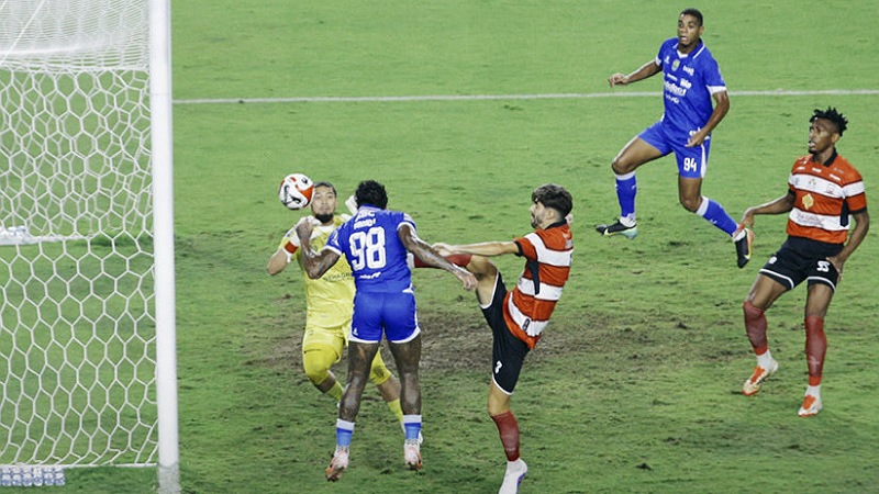 Pesta Gol di GBLA! PERSIB Kokoh di Puncak Usai Gilas Madura United 5-0