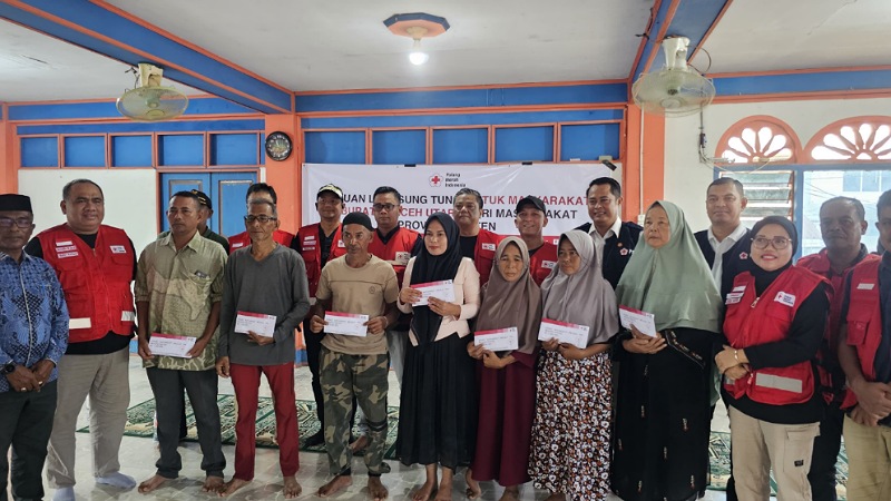 PMI Banten menyalurkan bantuan tunai untuk penyintas Aceh Utara dan Tamiang - Foto: Dok. Amrin/PMI Banten -