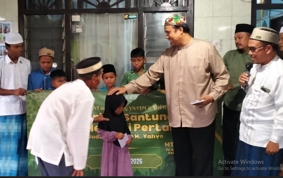 Perwakilan Wamentan Sudaryono menyalurkan santunan kepada 100 anak yatim dan dhuafa di di Bojong Gede, Kabupaten Bogor, Jawa Barat, kemarin petang (Kamis, 12/2).