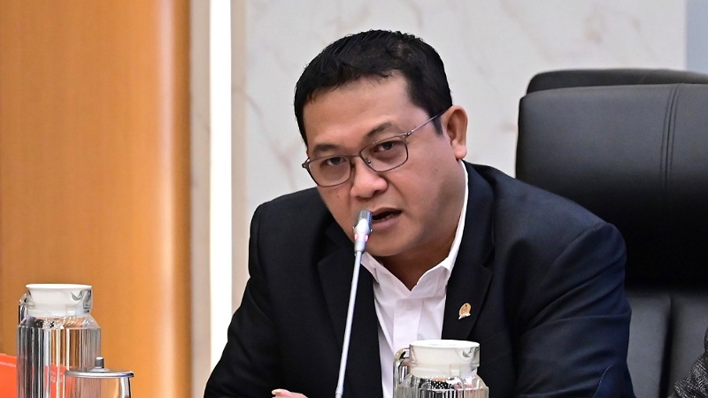 ASN Instan untuk 30 Ribu Sarjana? DPR Ingatkan: Jangan Lukai Honorer!