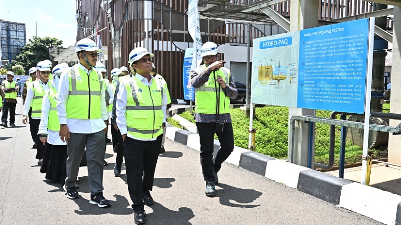 Anggota Komisi VI DPR RI, Herman Khaeron, saat memimpin kunjungan kerja spesifik ke fasilitas WTJJ SPAM yang dikelola PT Wika Tirta Jaya Jatiluhur di Kota Bekasi, Jumat (13/3/2026). - Foto: Humas DPR -