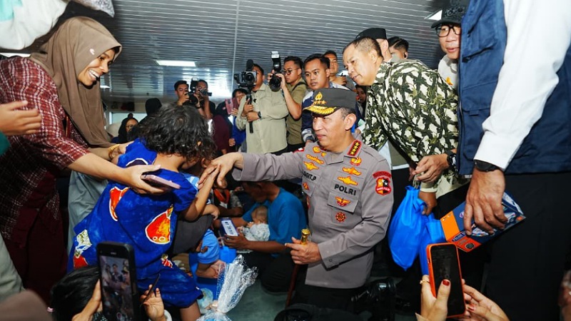 Kapolri Jenderal Listyo Sigit Prabowo saat meninjauarus balik Lebaran 1447 Hijriah di Pelabuhan Bakauheni, Lampung. - Foto: Dok Humas Polri -