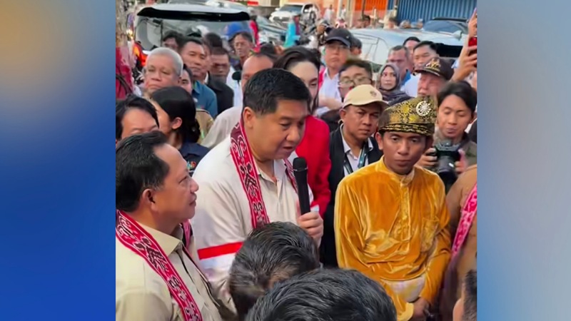 Menteri PKP Maruarar Sirait bersama Mendagri Tito Karnavian saat meninjau penataan  Desa Parit Baru, Kabupaten Kubu Raya, Kalimantan Barat, Senin (2/3/2026). - TangkapanLayar -