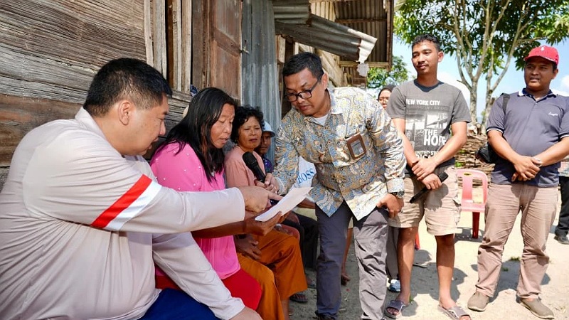 Menteri PKP Maruarar Sirait meninjau calon penerima bantuan di Kabupaten Toba. - Dok Kementerian PKP -