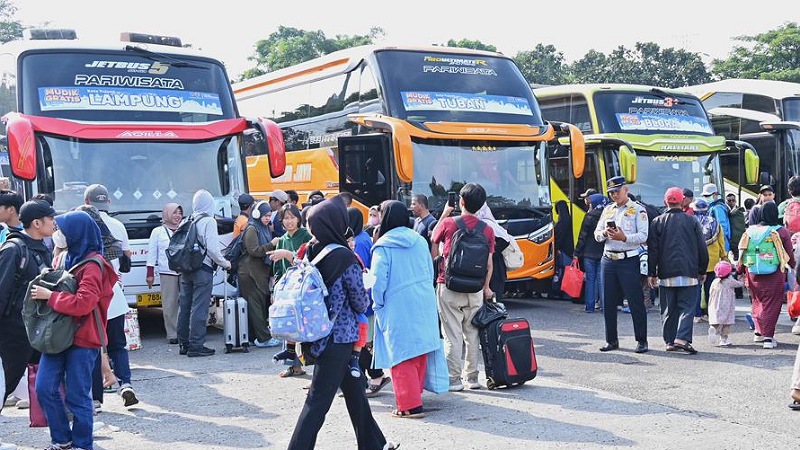 Penumpang Angkutan Umum Lebaran H+3 Tembus 15,3 Juta, Naik 11 Persen