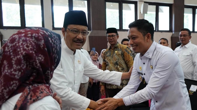 Gus Ipul Tegas!: Penentu Bansos Bukan Pendamping PKH, Semua di Tangan BPS!