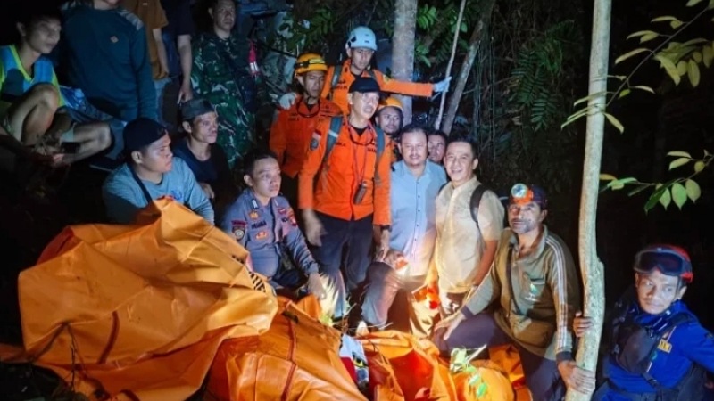 Kabar Duka! Heli Jatuh di Hutan Kalbar: 8 Nyawa Melayang, Tak Ada yang Selamat
