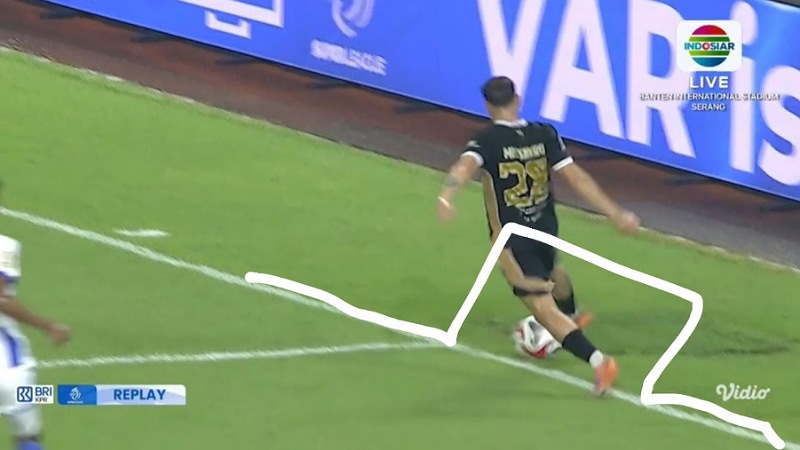 Lewati Garis dan Handsball, Dua Gol Dewa "Haram"! Persib Pertanyakan Wasit & VAR