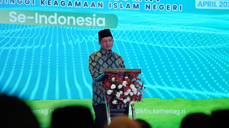 Menag Nasaruddin Umar saat menutup Pertemuan Nasional Ikatan Keluarga Alumni (IKA) PTKIN di Jakarta, Jumat (24/4/2026). - Foto: Dok Kemenag -