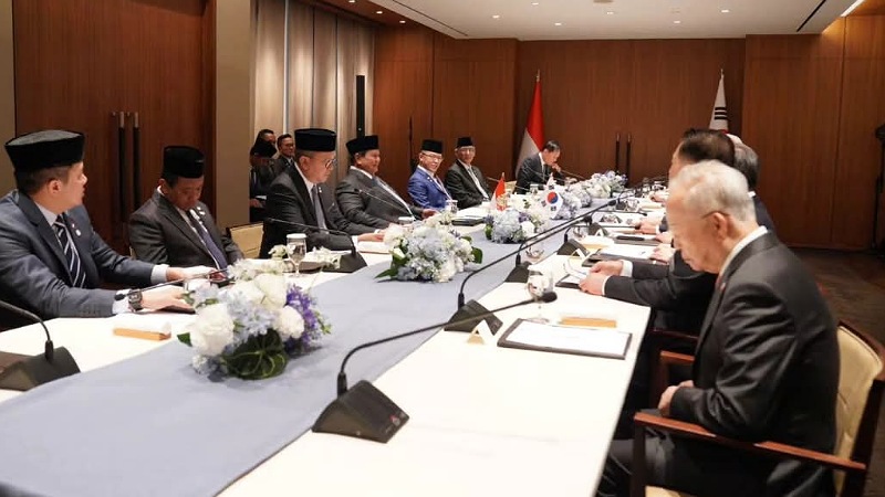 Prabowo Panen Triliunan di Asia Timur! Seskab Teddy Bongkar Angkanya