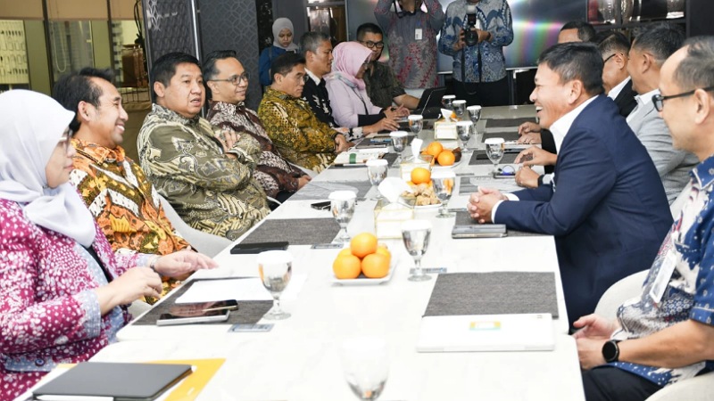 Pertemuan Menteri PKP dengan Direktur Utama Bank Syariah Indonesia Anggoro Eko Cahyo bersama jajaran manajemen di The Tower, Jakarta, Kamis (21/5/2026) - Foto: Dok. Kementerian PKP -