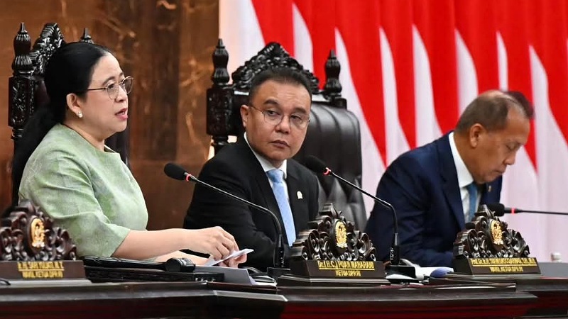 Ketua DPR Puan Maharani, Wakil Ketua DPR RI Sufmi Dasco Ahmad dan Wakil Ketua DPR RI Saan Mustopa saat Sidang Paipurna yang dihadiri Presiden Prabowo Subianto - Foto: Dok. Setkab RI -