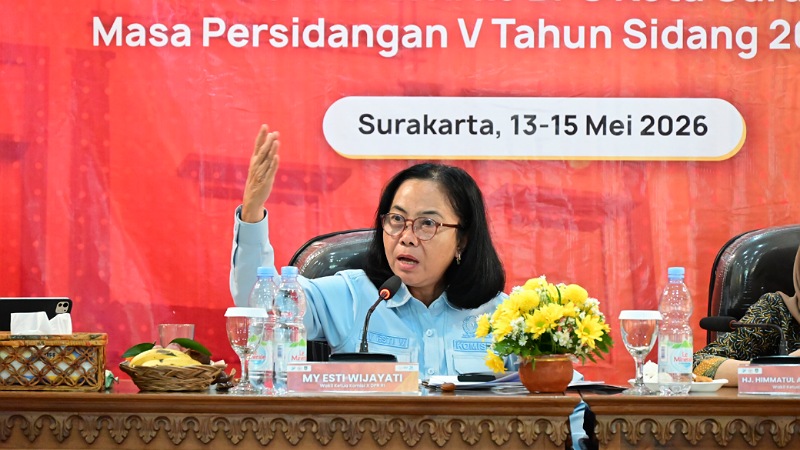 DPR Minta Nasib Guru Honorer Jangan Digantung, Segera Angkat Jadi ASN!