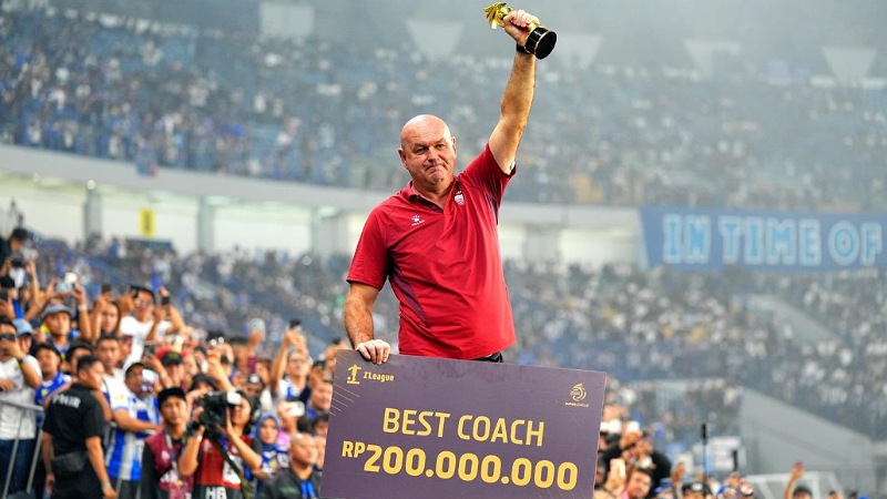 Sejarah Persib Hatrick Juara, Bojan Hodak "Meledak"