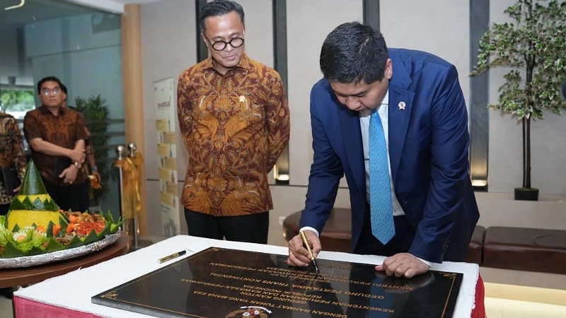Menteri PKP Maruarar Sirait bersama Kepala Badan Pengelola BUMN (BP BUMN) Dony Oskaria, saat meresmikan kantor baru Direktorat Jenderal Perumahan Perkotaa, Rabu (10/6/2026) - Foto: Dok. Kemen PKP -