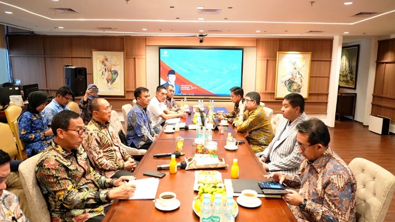 Menteri PKP Maruarar Sirait menerima Gubernur Sultra Mayjen TNI (Purn.) Andi Sumangerukka bersama rombongan di Kantor PKP, Selasa (2/6/2026) - Foto: Dok Kemen PKP -
