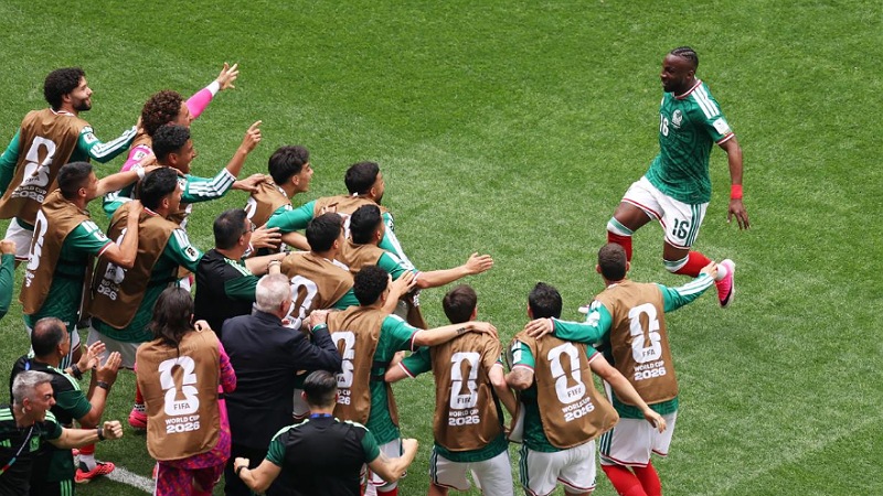 Langsung Membara! Meksiko Hajar Afrika Selatan, Tiga Kartu Merah Pecah di Azteca