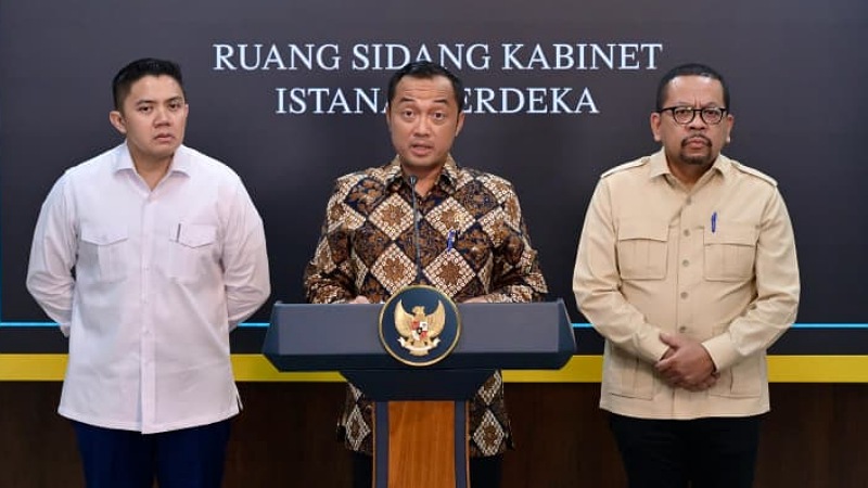 Menteri Sekretaris Negara Prasetyo Hadi saat mengumumkan pergantian Kepala BGN - BPMI Setpres -
