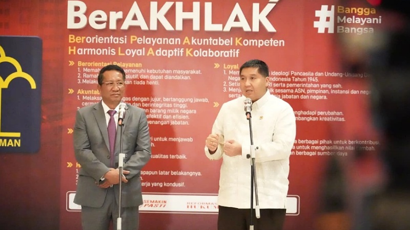 Menteri PKP Maruarar Sirait dengan Menteri Hukum Supratman Andi Agtas saat memberikan keterangan pers di Kantor Kementerian Hukum, Jakarta, Selasa (21/7/2026). - Foto: Dok. Kementerian PKP -