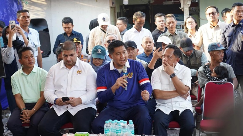 Menteri PKP Maruarar Sirait saat meninjau pelaksanaan Bantuan Stimulan Perumahan Swadaya (BSPS) di Desa Cilampeni, Kecamatan Katapang, Kabupaten Bandung, Jawa Barat, Minggu (26/7/2026). - Foto: Dok Kementerian PKP -