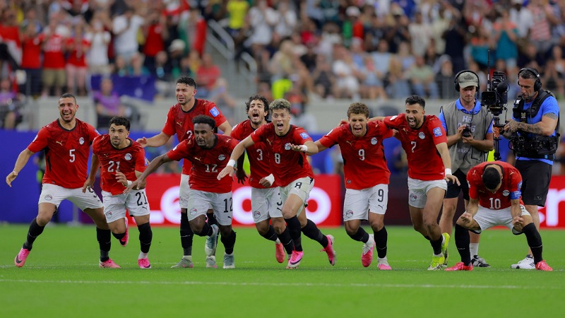 Timnas Mesir berhasil lolos ke 16 besar setelah menyinkirkan Australi lewat adu penalti - FIFA -
