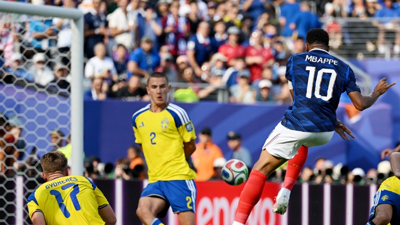 Prancis Hancurkan Swedia 3-0: Mbappé Brace, Les Bleus Tantang Paraguay di 16 Besar!