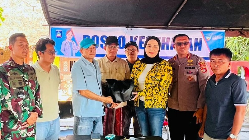 Wakil Ketua DPR RI Sari Yuliati saat menijau kebakaran besar melanda Desa Adat Sade, Rembitan - Humas DPR -