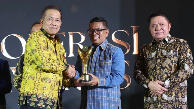 Gubernur Banten Andra Soni Raih Bakti Koperasi Nayaka Mahambara di Koperasi Awards 2026