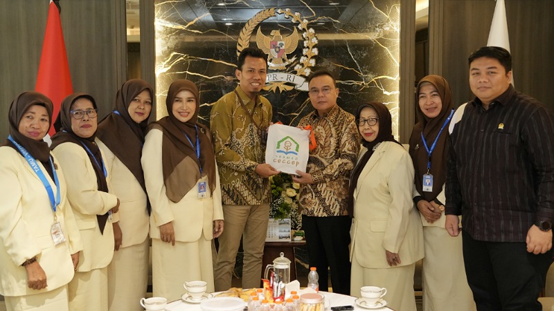 Wakil Ketua DPR RI Sufmi Dasco Ahmad saat menerima audensi Pengurus Pusat Ikatan Guru Taman Kanak-Kanak Indonesia–Persatuan Guru Republik Indonesia (IGTKI-PGRI) - Humas DPR -
