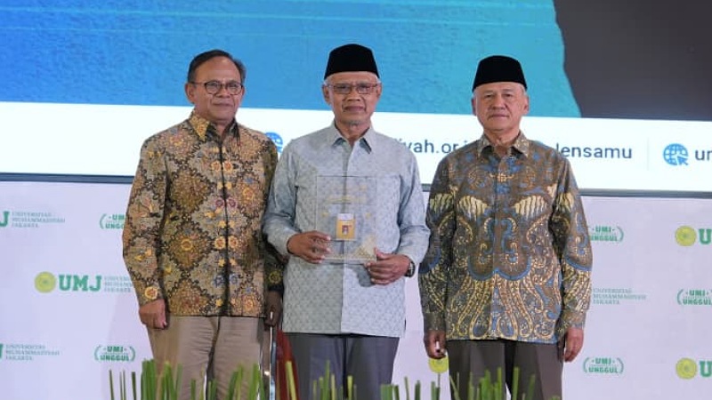 Jejak 42 Tahun Jurnalistik, Haedar Nashir Diganjar Kartu Wartawan Utama Khusus