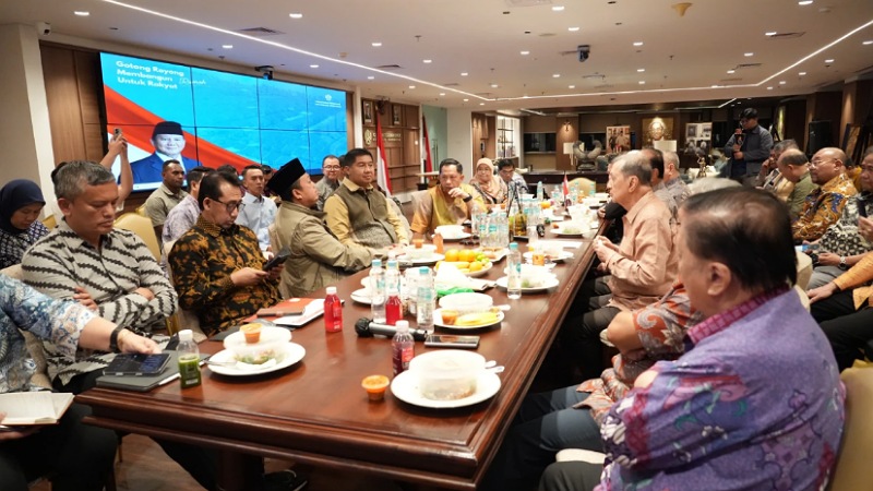 Menteri PKP Maruarar Sirait bersama Menteri Dalam Negeri Tito Karnavian dan Menteri ATR/BPN Nusron Wahid berdiskusi dengan para pengembang senior di Wisma Mandiri 2, Jakarta, Kamis (20/8/2026). - Humas Kemeterian PKP -