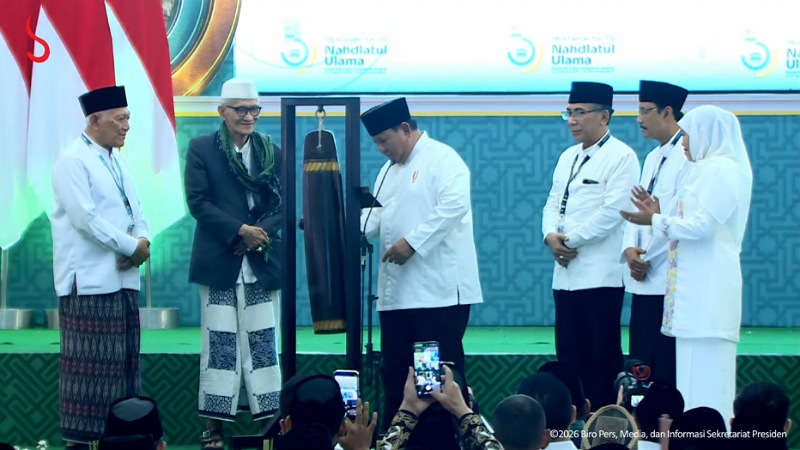 Presiden RI Prabowo Subianto memukul Kentongan tanda berakhirnya Muktamar ke-35 Nahdlatul Ulama (NU) - Tangkapan Layar -