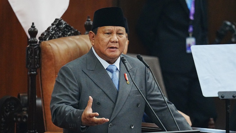 Prabowo Seruput Kopi di Tengah Pidato: Daerah Penghasil Kopi Pasti Dukung Saya di 2029