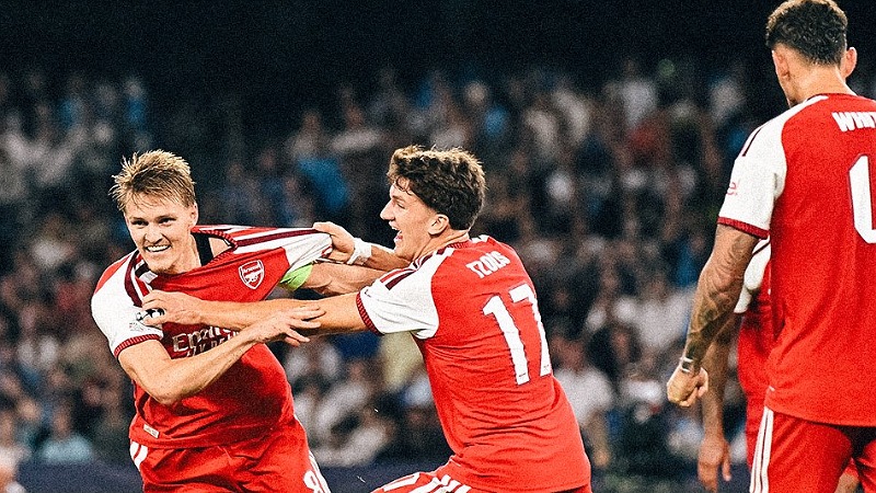ARSENAL MENANG TIPIS! Ødegaard Hancurkan Napoli 1-0 di Stadion Maradona
