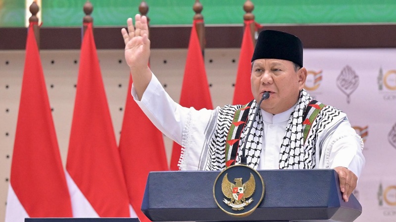 Dari Gontor, Prabowo Serukan “Free Palestine” dan Kenakan Keffiyeh