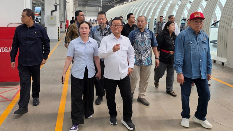 Wakil Ketua Komisi XII DPR RI Sugeng Suparwoto saat memimpin Tim Kunjungan Kerja Spesifik (Kunspek) Komisi XII DPR RI mengunjungi PT BYD Auto Indonesia di Subang, Jawa Barat, Jumat (4/9/2026). - Humas DPR -