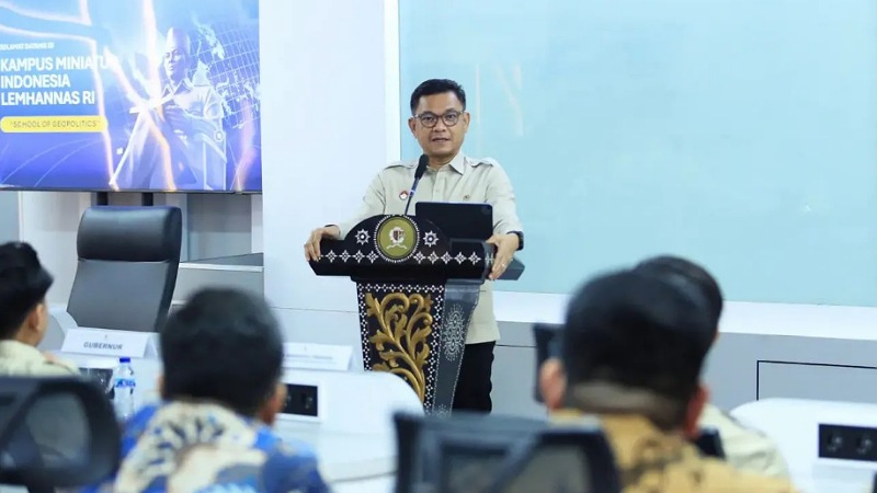 Gubernur Lemhannas RI Dr. Tb. Ace Hasan Syadzily memberikan kuliah umum kepada peserta program School of Thought di Gedung Lemhannas RI, Jakarta, Selasa (15/9/2026). - Foto: Dok. Lemhannas/RMN -