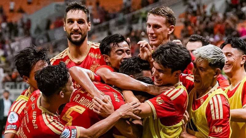 Persija Comeback, Dua Gol Kilat Kolinger dan Rizky Ridho Bawa Kemenangan 2-1 atas Persik