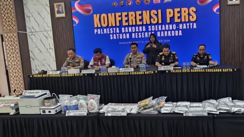 Polisi dan Bea Cukai Bongkar 3 Pabrik Etomidate, 14 Tersangka Diamankan