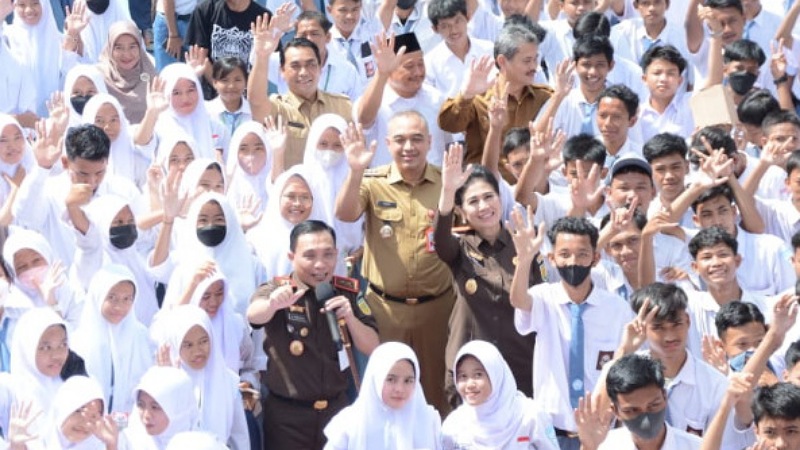 Bupati Tangerang Ahmed Zaki Iskandar, Kajati Banten Leonard Eben Ezer dan Kajari Tangerang Nova Elida Saragih menghadiri Deklarasi Pelajar Anti Tawuran dan Berandal/Repro