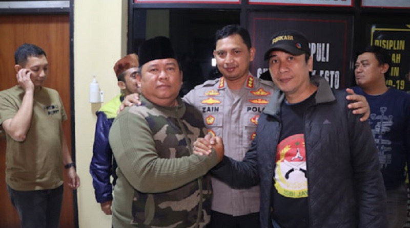 Kapolres Metro Tangerang Kota, Kombes Pol Zain Dwi Nugroho mendamaikan dua ormas yang rebutan lahan parkir/Repro