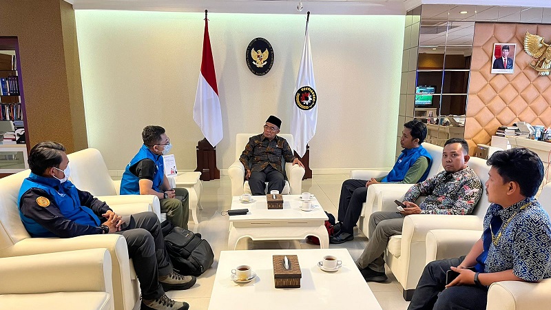 Muhammadiyah Disaster Management Center (MDMC) dengan Tim Medis Kegawatdaruratan (Emergency Medical Team International) bersilaturahmi dengan Menko PMK Muhadjir Effendy jelang keberangkatan ke Turki membantu korban gempa/MDMC