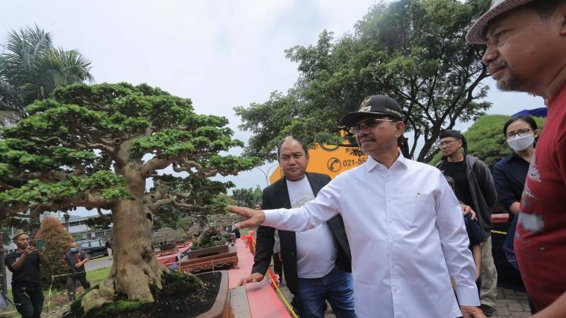 Walikota Tangerang Sachrudin di acara  Kontes Bonsai/Repro