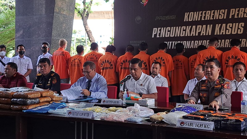 Direktorat Tindak Pidana Narkoba Bareskrim Polri berhasil menggagalkan peredaran sabu cair sebanyak 8.300 gram. (Foto: Disway)