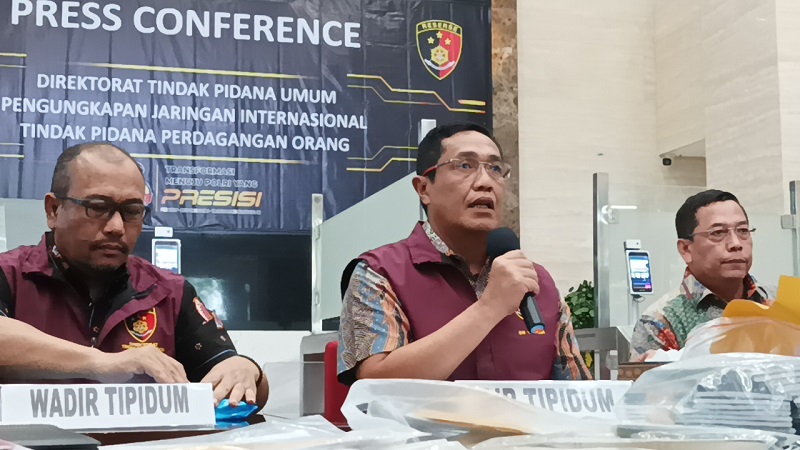 Status Kasus Senpi Dito Mahendra Naik Penyidikan  Direktur Tindak Pidana Umum (Dirtipidum) Bareskrim Polri, Brigjen Djuhandani Rahardjo Puro (tengah) -Disway